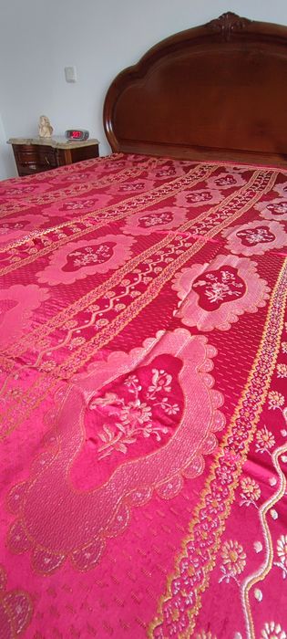 Colchas em Seda Novas