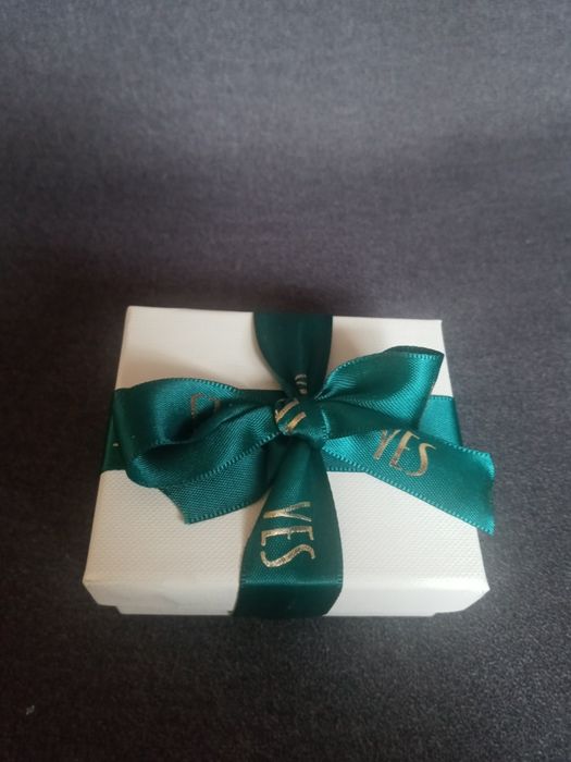 srebrny naszyjnik yes