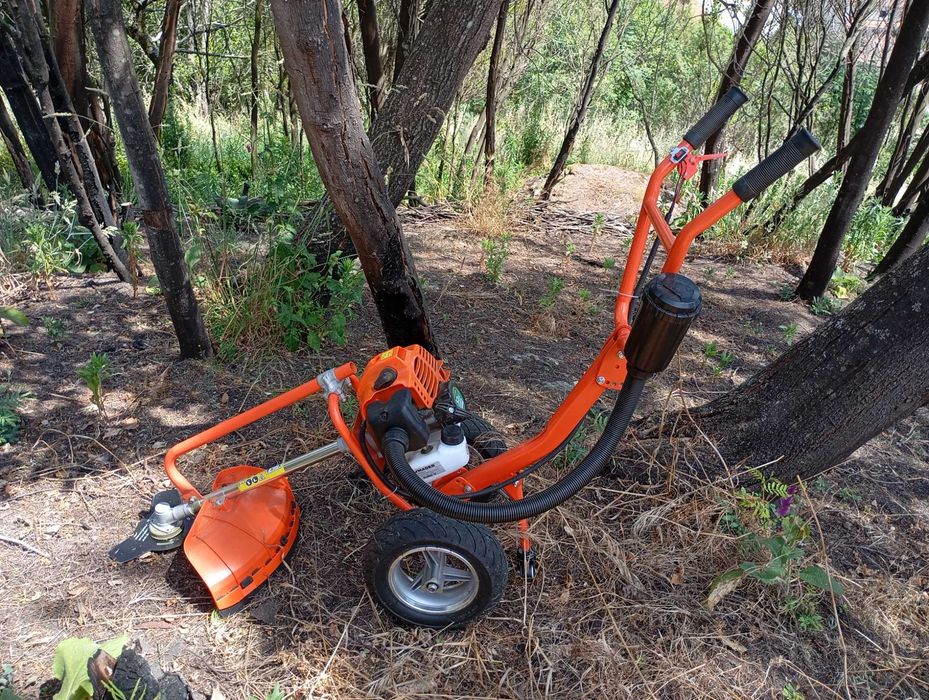 Roçadora com rodas 52CC