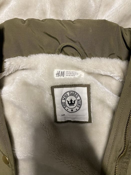 Дитяча парка H&M оливково-зелена з хутром, розмір 129
