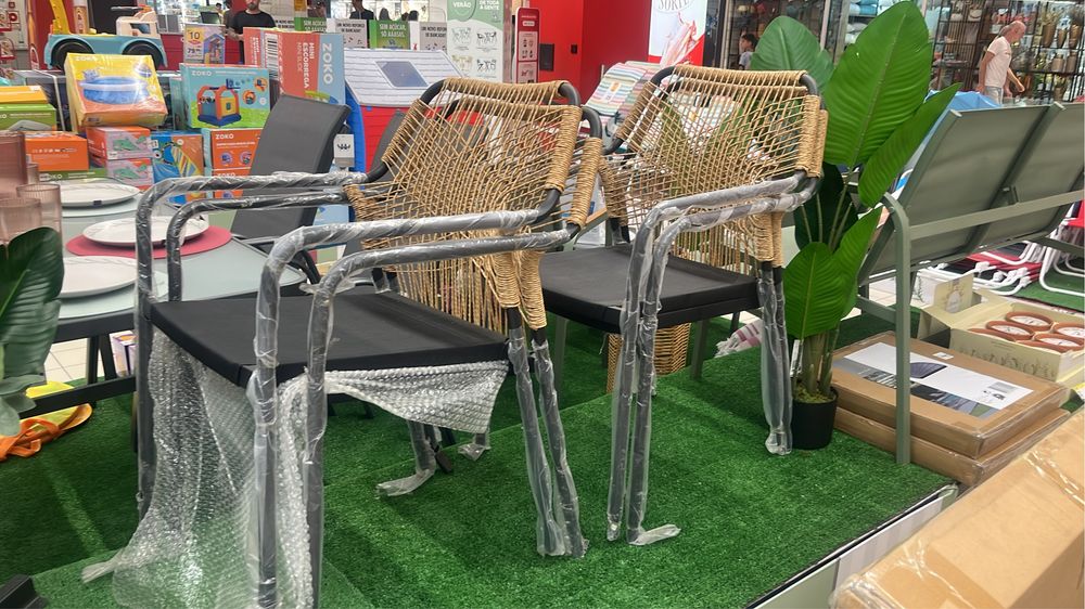Mesa jardim  nova com 4 cadeiraa