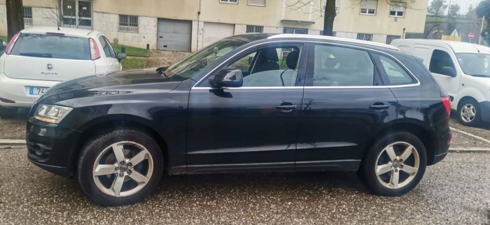 Audi Q5 Nacional 2.0 TDI 170CV 4x4 com Teto Panorâmico. Veja descrição