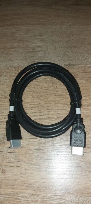 Kabel HDMI, LAN, zasilający "8" i przejściówka SCART na EURO