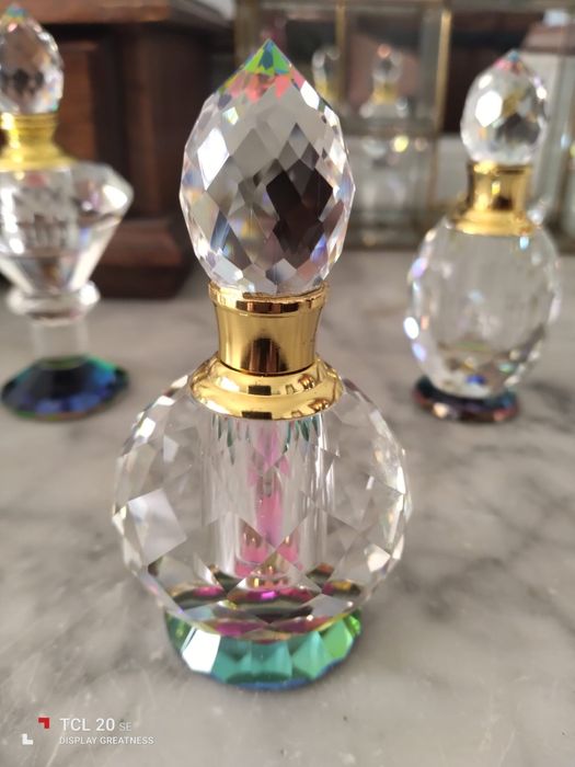 Três magníficos frascos em cristal lapidados