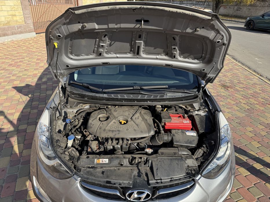Hyundai Elantra 2012