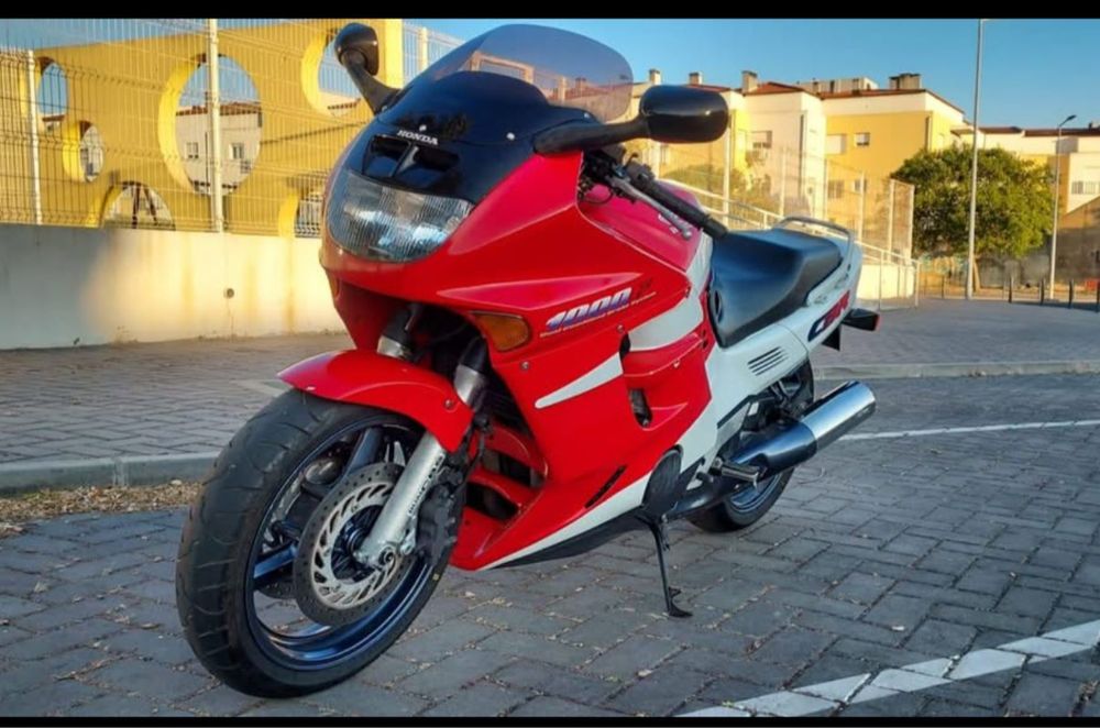 Cbr 1000f  troca ou venda