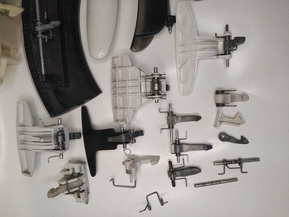 Гачок - замок, завіс пральної машини