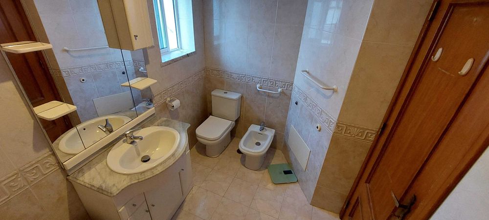 Arrenda-se quarto em Setúbal. Disponivel já.