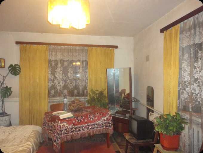 окрема кімната в оренду 20кв.м та гараж 25кв. м. в приватному будинку.