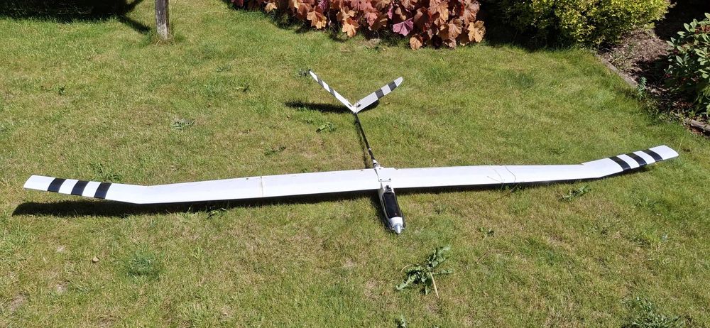 Motoszybowiec o rozpiętości 3.2 m