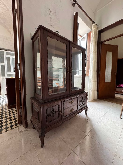 Cristaleira em Madeira