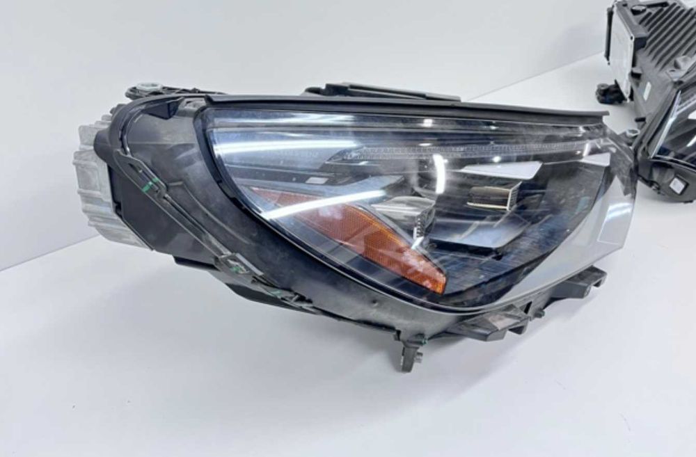 Mercedes-Benz EQE фара