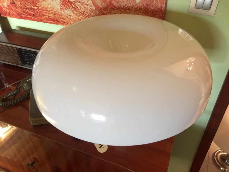 Candeeiro Artemide Nesso Branco de Giancarlo Mattioli e Città Nuova.
