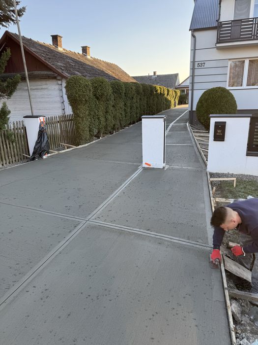 Posadzki przemyslowe,szczotkowane,zacierane na gladko ,mycie kostki