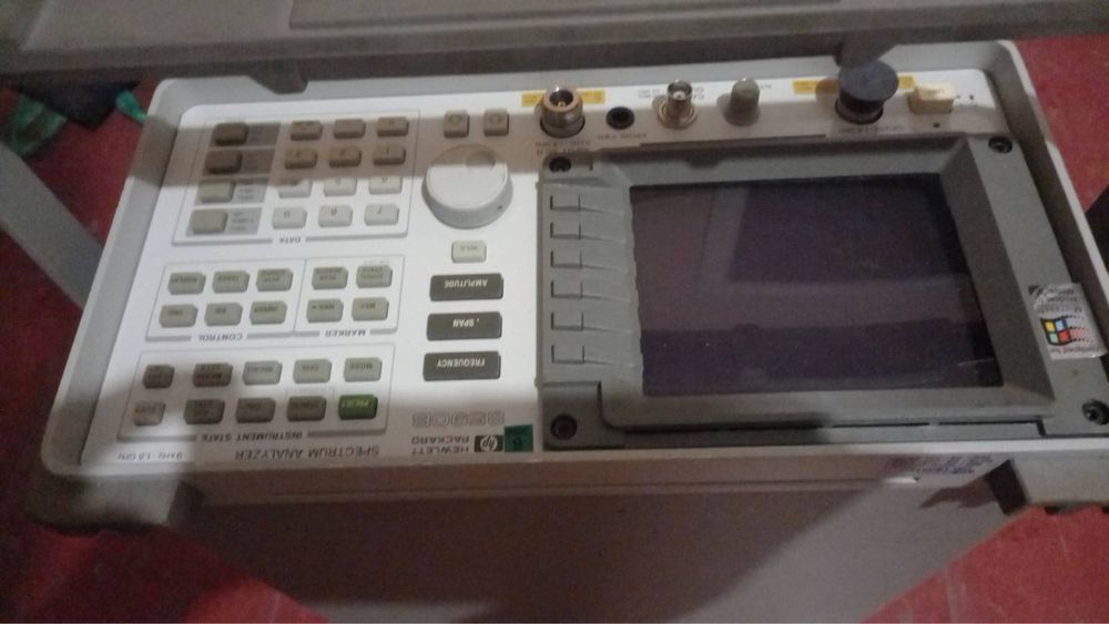 HP 8590B анализатор спектра SPECTRUM RF ANALYZER FREQUENCY 1.8 GHz