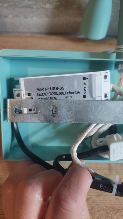 Kinkiet lampa ścienna z półką i USB Luce Design Gulp Miętowa