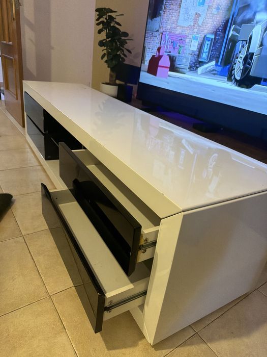 Movel para TV inteiro