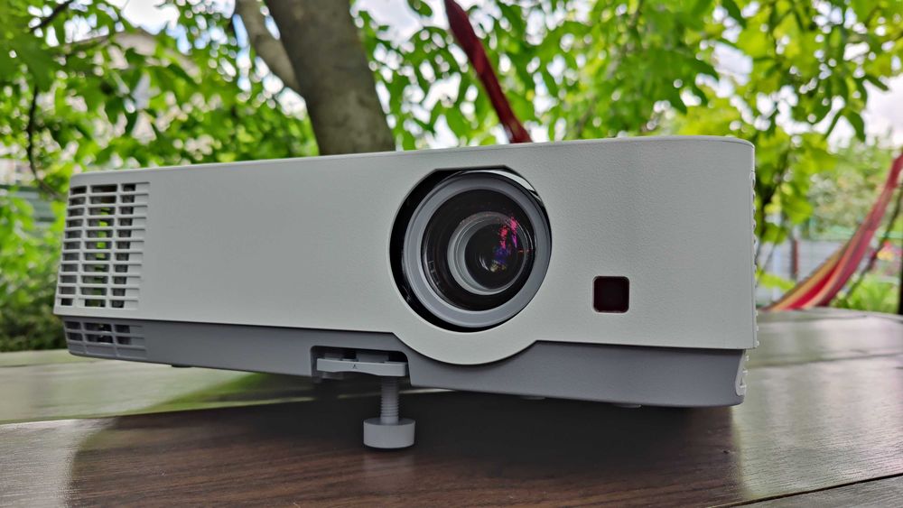 Продам почти новый японский проектор NEC Me331w (3LCD, до fullhd)