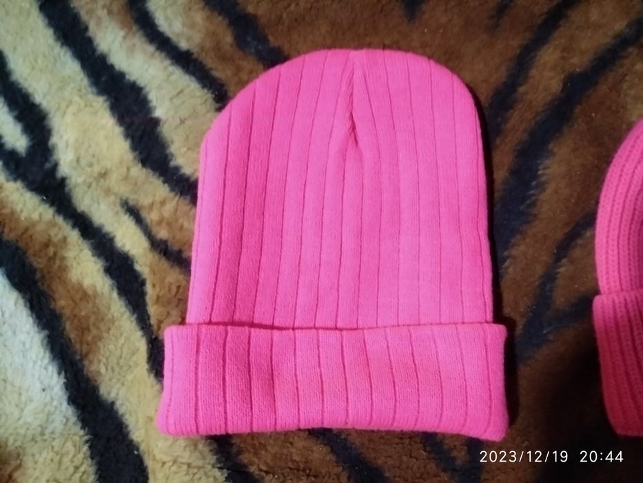 Шапка жіночі рожева