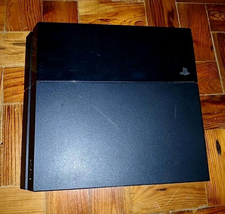 Ps4 500g + 2 jogos
