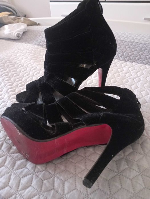 Sandálias de salto alto