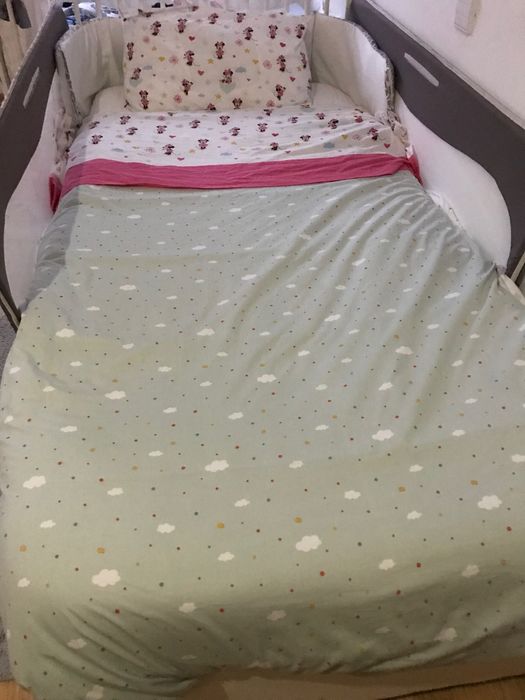 Cama com colchão como novo