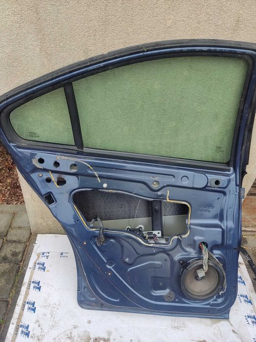 Drzwi prawe i lewe oraz tylna klapa bagażnika