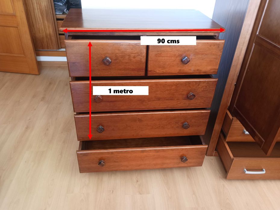 Cómoda em madeira de pinho