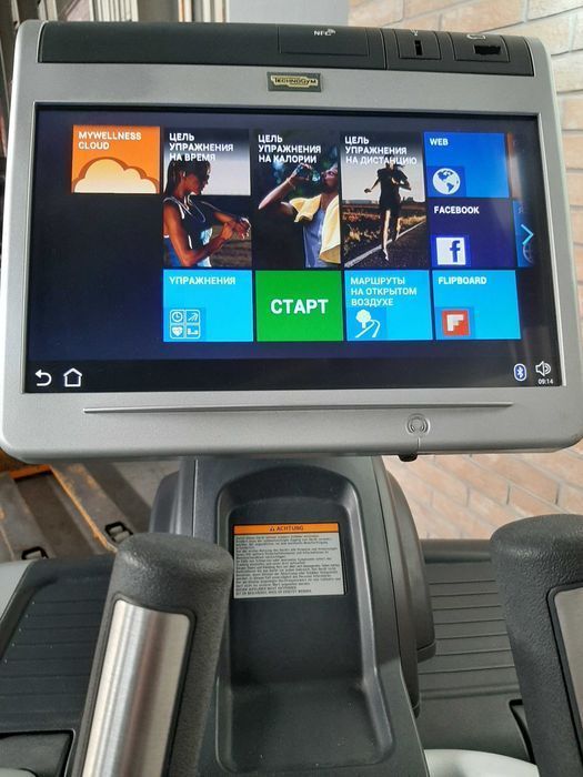 Орбітрек Technogym Vario з консоллю Unity