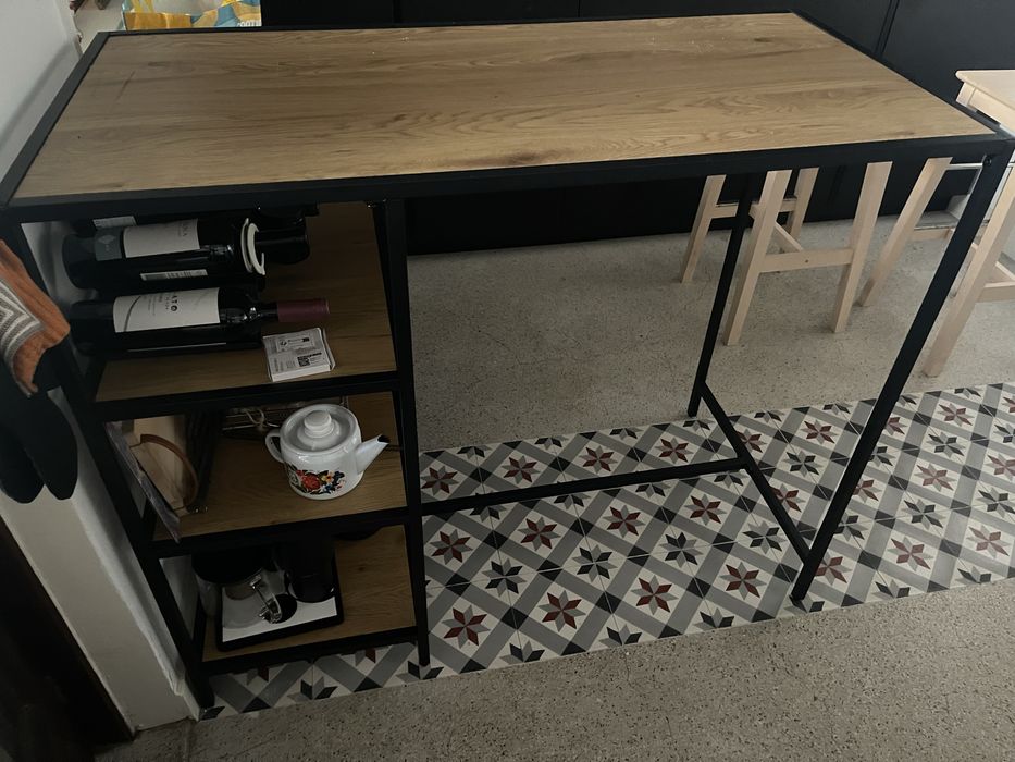 Mesa Alta Jysk - cor carvalho e preto