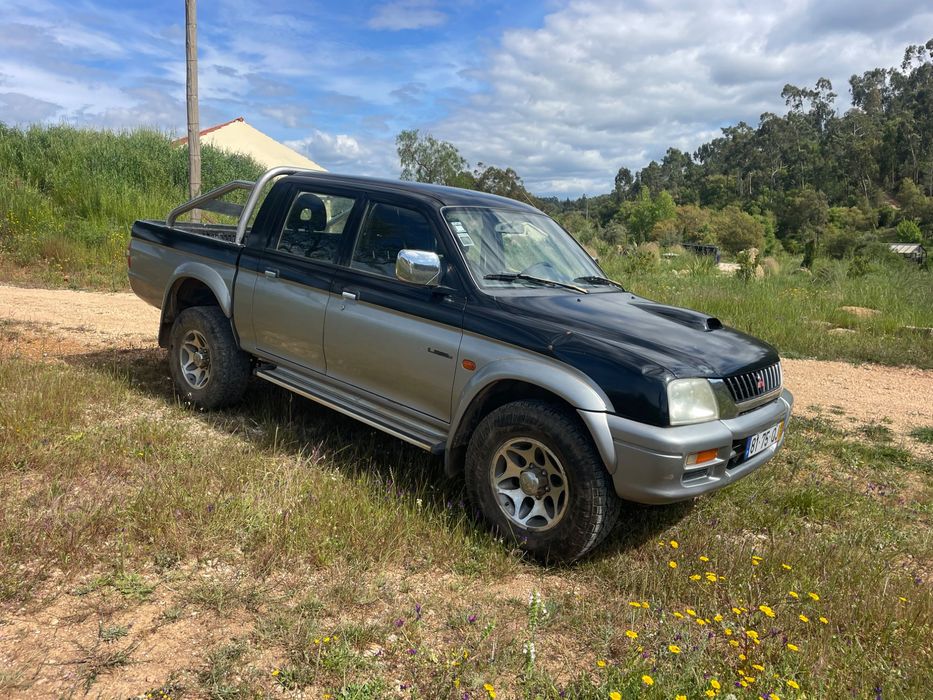 Mitsubishi L200 4x4 • Muito Estimada • Revisões em Dia
