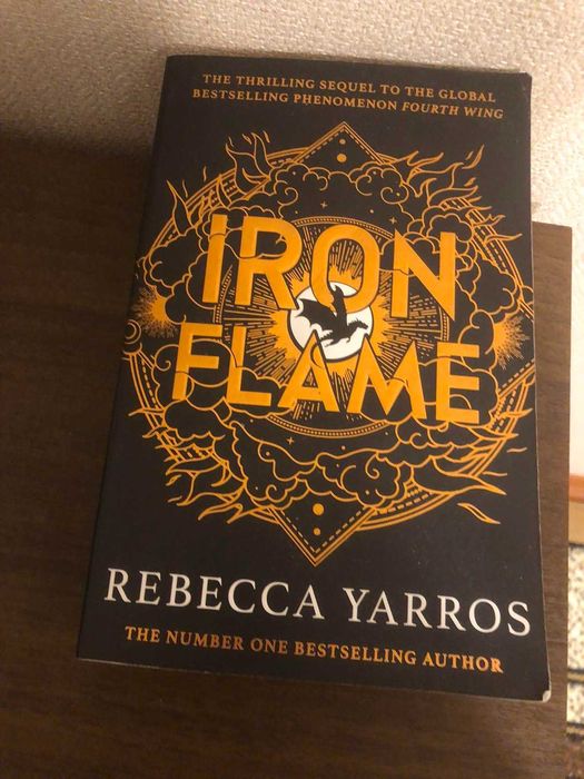 IRON FLAME. Rebecca Yarros