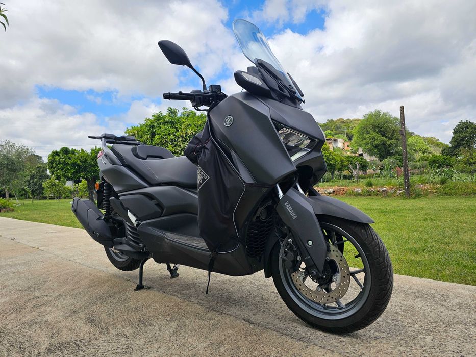 Scooter – Yamaha XMAX 125, ano 2023, estado como novo