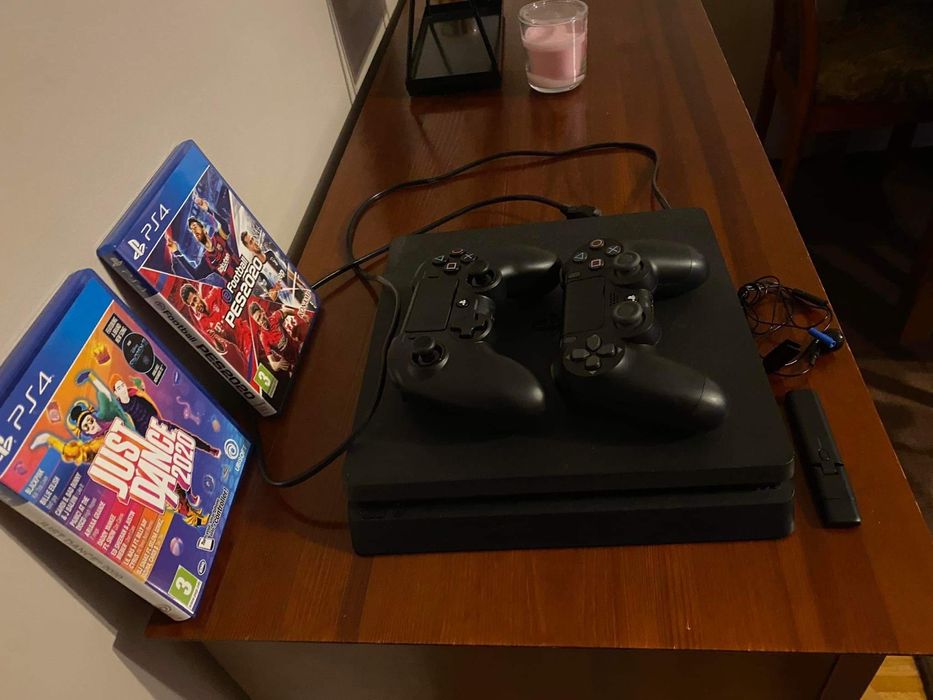 PlayStation 4 plus dodatki