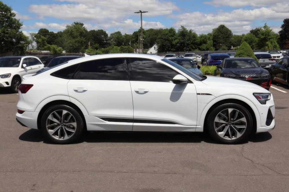Audi E-Tron      2022
