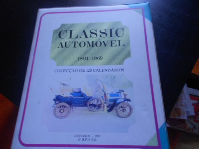 Álbum de calendários com 596 , em 38 ordenadores. Anos 80 e 90.