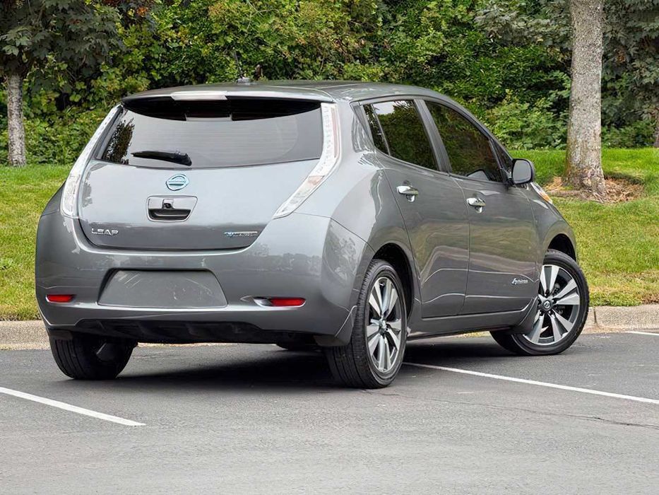 Nissan LEAF      2016