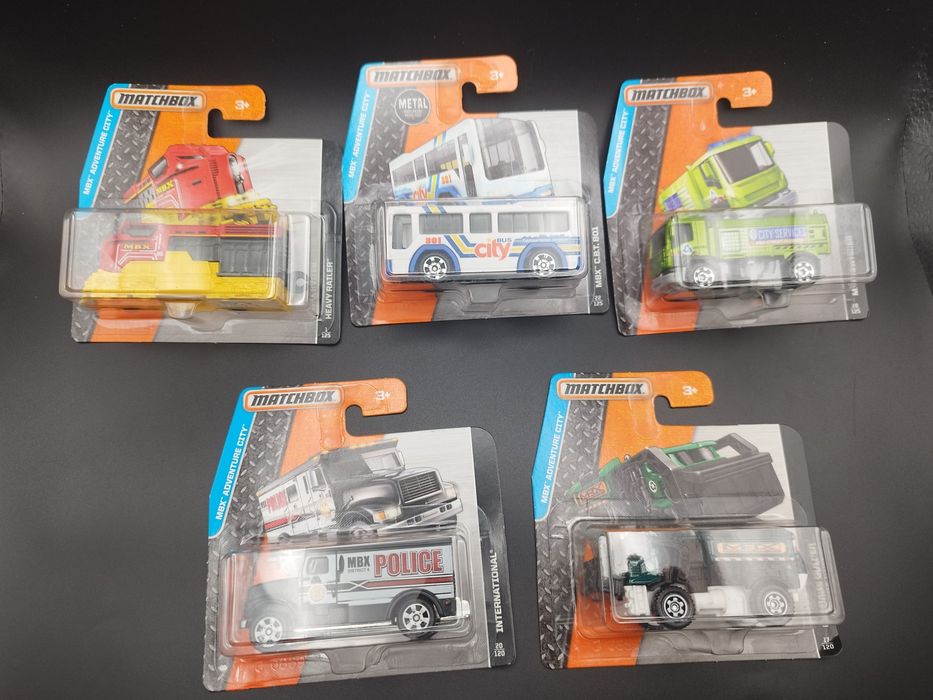 Resoraki modele  nr.2  zestaw 5 sztuk  autek Matchbox