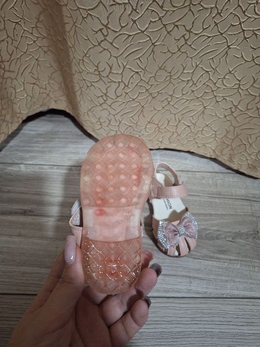 Продам туфельки для дівчинки