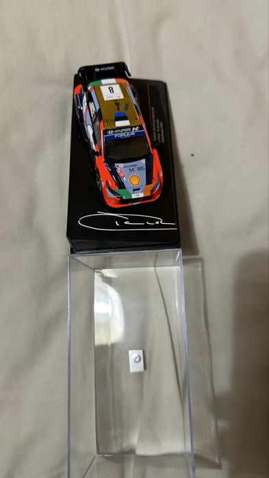 Miniatura  Ott Tanak Assinado
