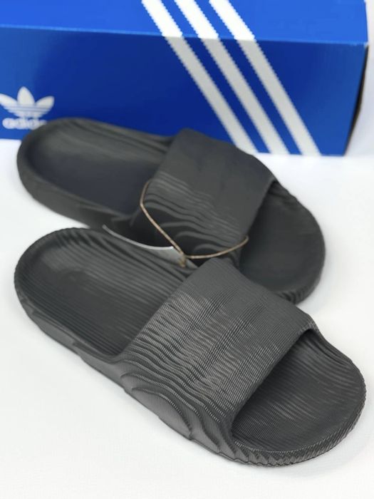 Adidas Adilette 22  темно сірі тапочки