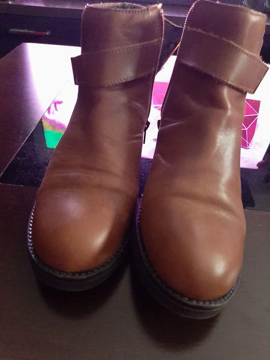 Botas castanhas semi novas T37
