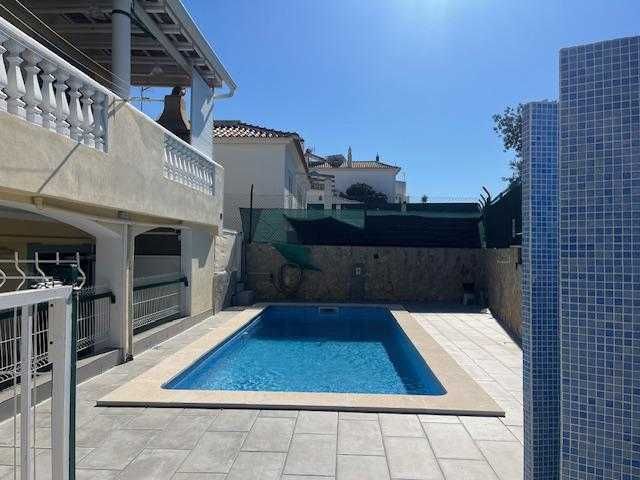 Moradia com Piscina para Férias em Altura