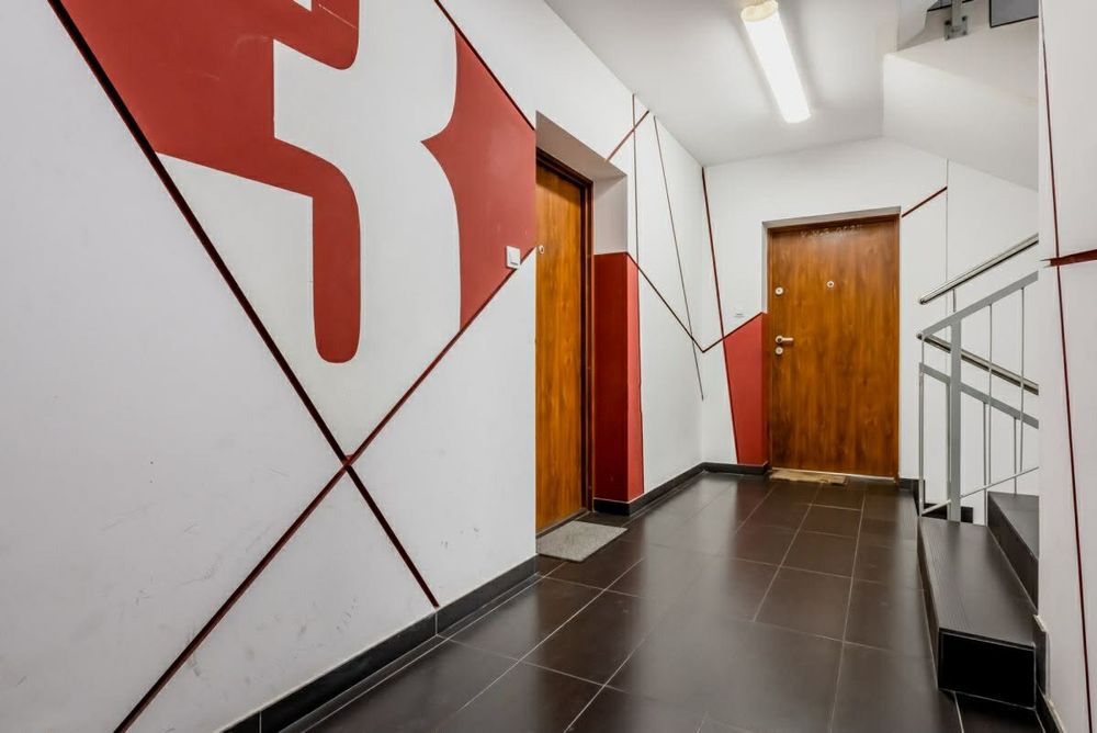 Przytulne mieszkanie z balkonem Hallera