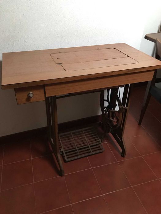 Máquina de Costura Vintage Singer