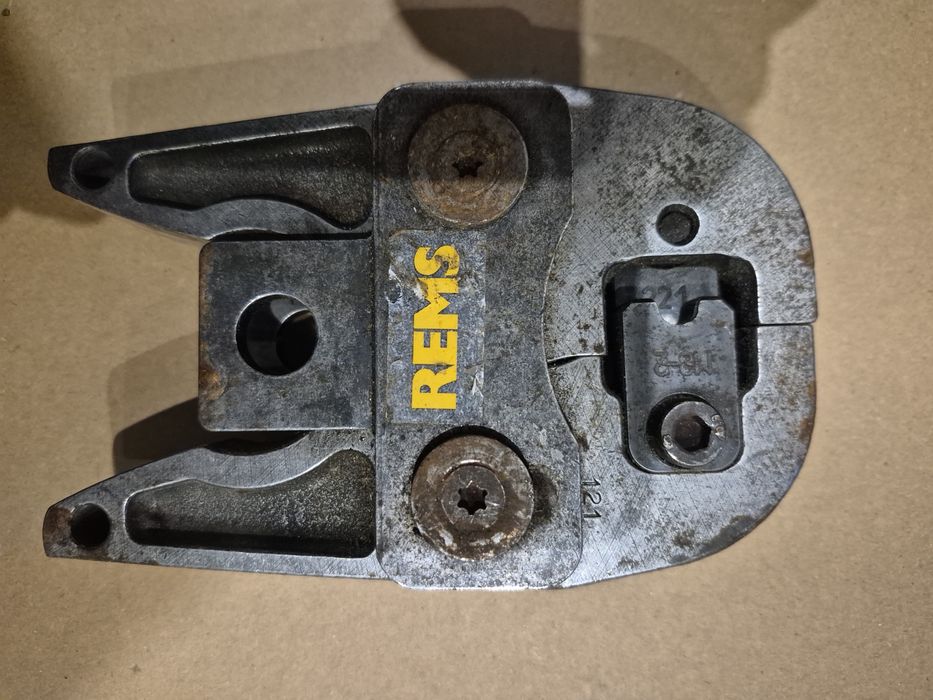 Zacisk szczeka cegi do ciecia pretow gwintowanych Rems ,Roller  M-8