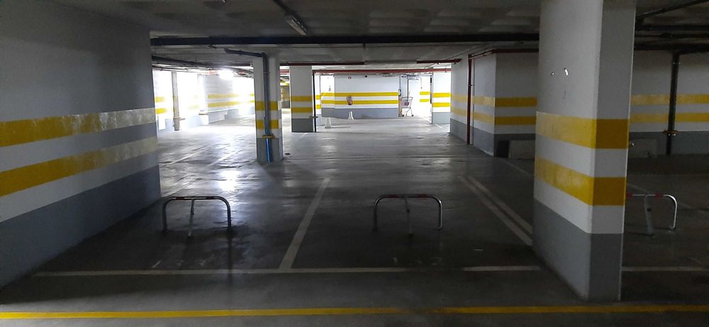 Garagem p/CARRO - Av. Berlim nº 27 - 3 min Aeroporto Aeroporto / A1