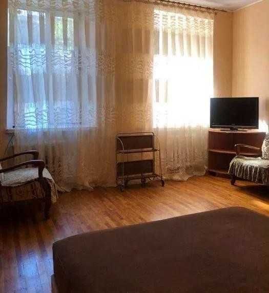 Продам однокімнатну квартиру в центрі