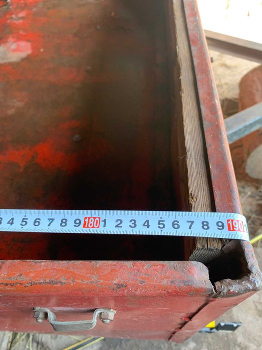 Легковий причіп  190х160 на ресорах.