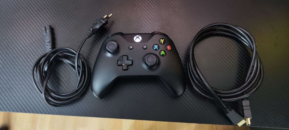 Xbox One X (como nova com FC26 instalado)